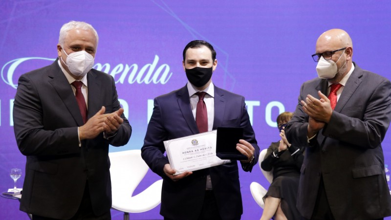 O procurador-geral do Estado foi homenageado pela OAB/RS