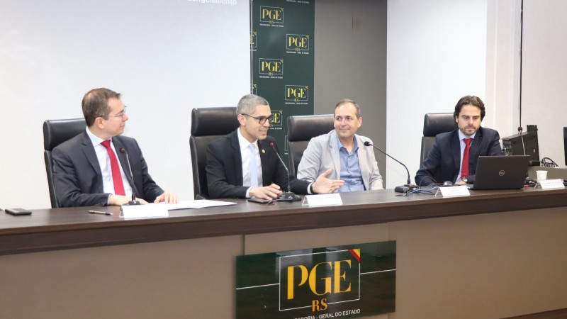 Procurador-geral adjunto para Assuntos Jurídicos, Victor Herzer da Silva, destaca a qualificação contínua do SAE
