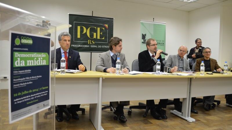 22-07-2014-ciclo-de-debates-046.jpg